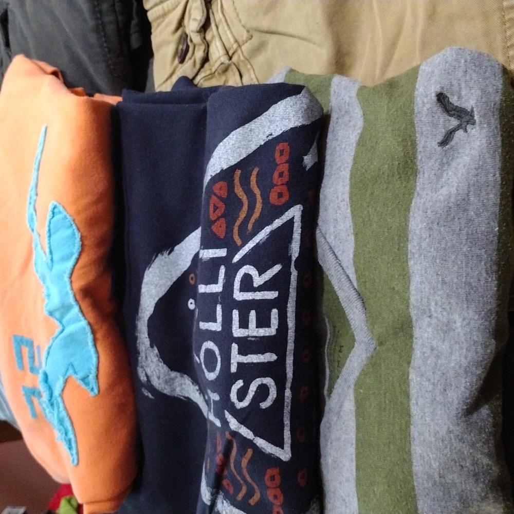 Men's BUNDLE AMERICAN EAGLE * HOLLISTER TEES & SHORTS*** SZ S / M CARGO WAIST 30
